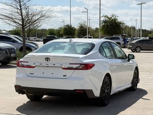 Used 2026 Toyota Camry SE w/ Convenience Package FWD image 4