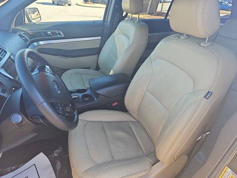 Used 2016 Ford Explorer XLT w/ Equipment Group 202A image 16