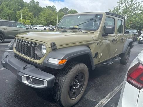 Used 2025 Jeep Gladiator Sport AWD/4WD image 6