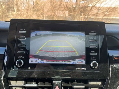 Used 2021 Toyota Camry SE w/ Cold Weather Package image 19