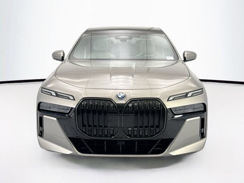 Used 2025 BMW i7 eDrive50 w/ M Sport Package RWD image 2