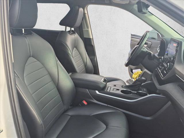 Used 2020 Toyota Highlander XLE FWD image 23