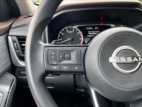 Used 2023 Nissan Rogue SV FWD image 19