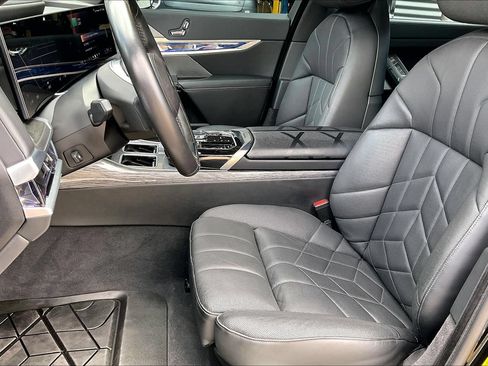 Used 2024 BMW i7 eDrive50 RWD image 19