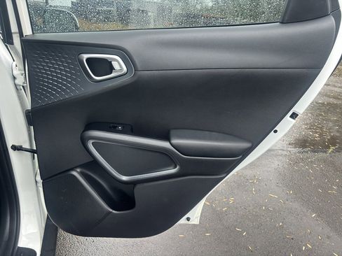 Used 2020 Kia Soul S image 12