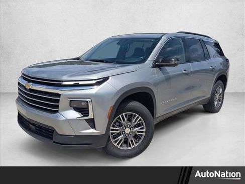 Used 2024 Chevrolet Traverse LT FWD image 1