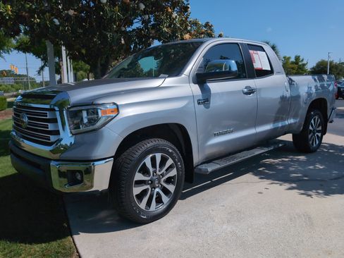 Used 2021 Toyota Tundra Limited w/ Limited Premium Package AWD/4WD image 5