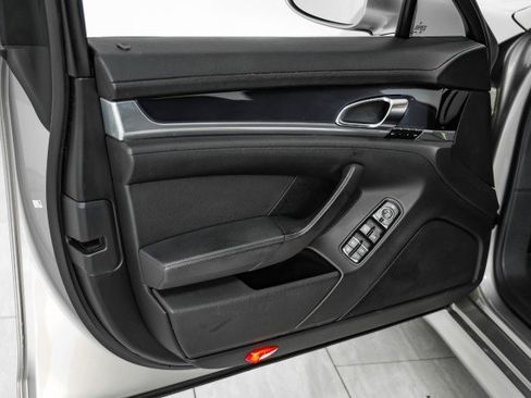 Used 2010 Porsche Panamera S RWD image 41