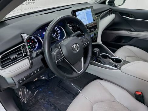 Used 2021 Toyota Camry XLE w/ Navigation Upgrade Package image 9