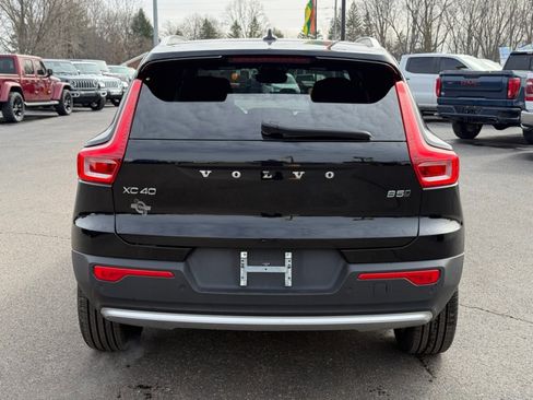 Used 2023 Volvo XC40 B5 Core AWD/4WD image 7