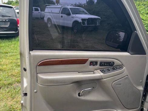 Used 2004 Cadillac Escalade ESV AWD image 19