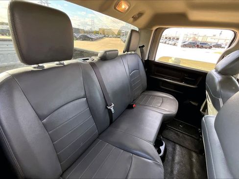 Used 2018 RAM 2500 Tradesman w/ Chrome Appearance Group image 16