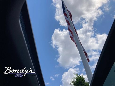 Used 2022 Chevrolet Suburban Z71 w/ Luxury Package AWD/4WD image 6