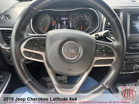 Used 2019 Jeep Cherokee Latitude Plus w/ Cold Weather Group AWD/4WD image 28
