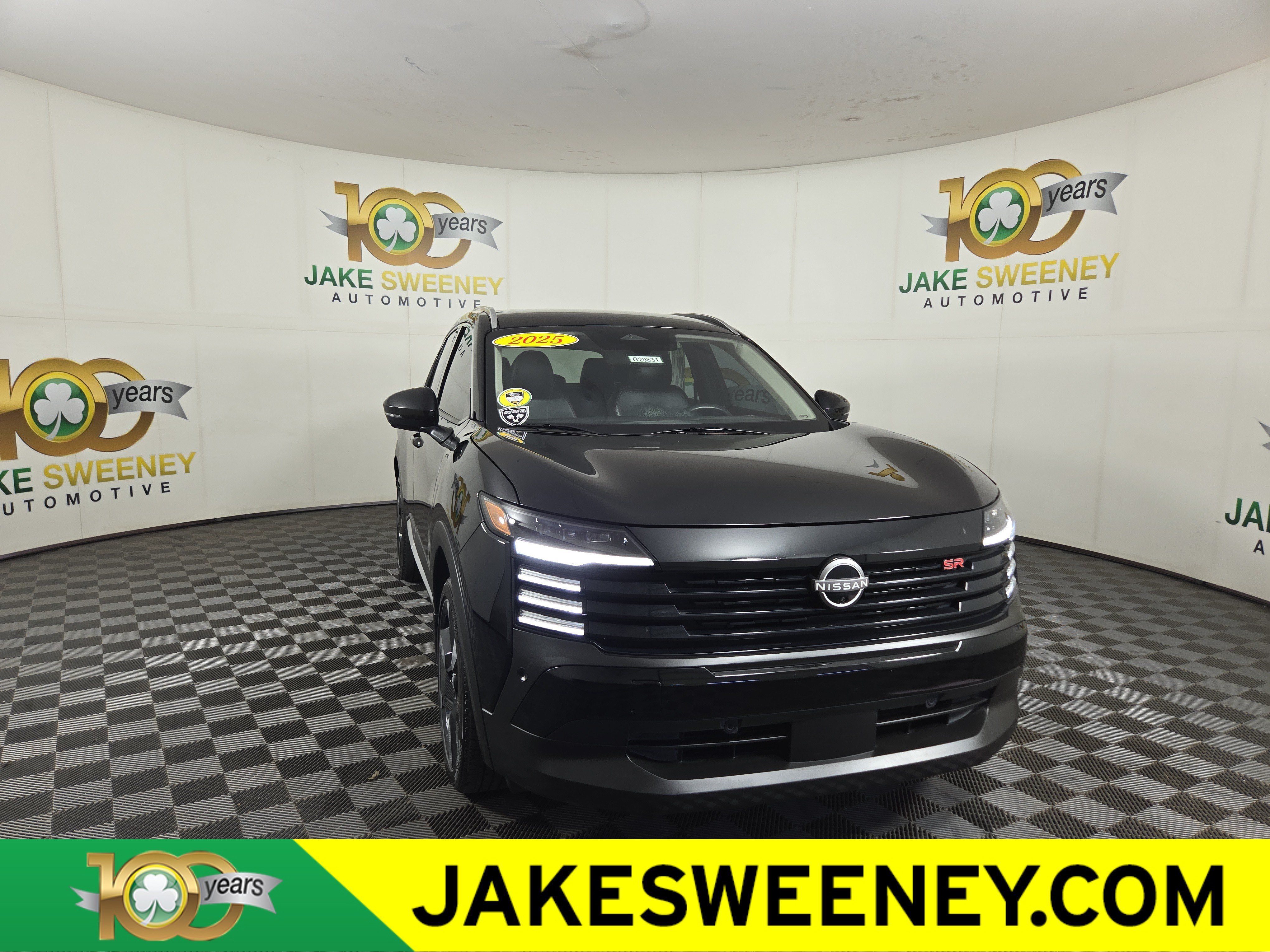 Used 2025 Nissan Kicks SR AWD/4WD image 1