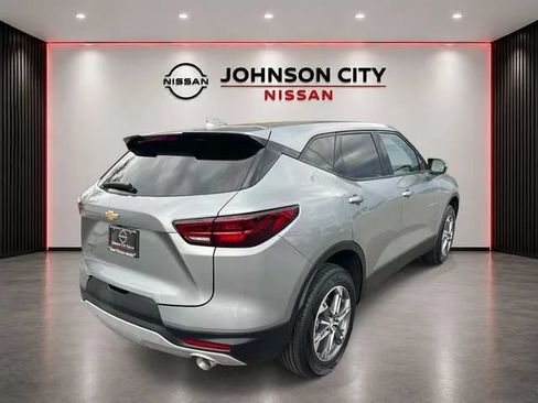 Used 2025 Chevrolet Blazer LT FWD image 5