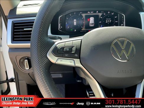 Used 2023 Volkswagen Atlas SEL Premium AWD/4WD image 11
