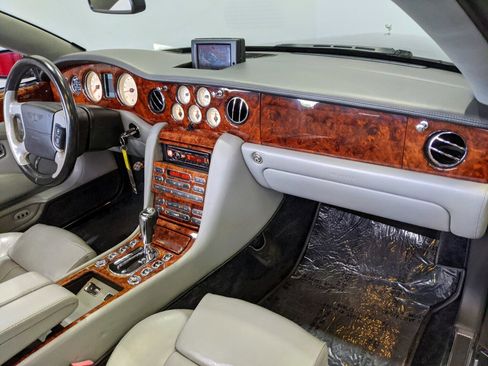 Used 2008 Bentley Azure image 21