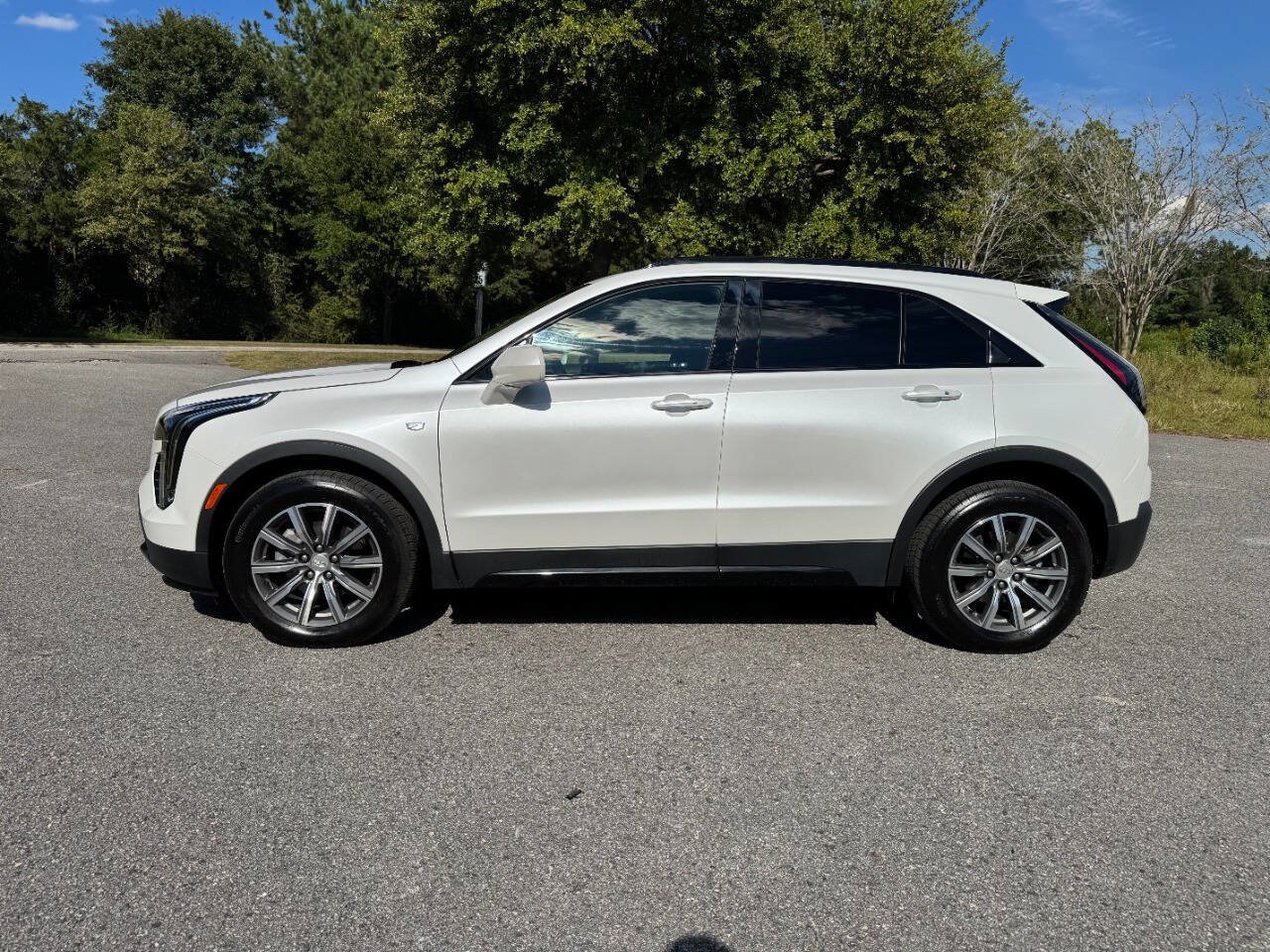 Used 2020 Cadillac XT4 Sport w/ Technology Package AWD/4WD image 3