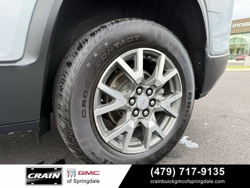 Used 2023 GMC Acadia SLE FWD image 30