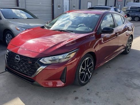 Used 2025 Nissan Sentra SR w/ SR Premium Package image 2