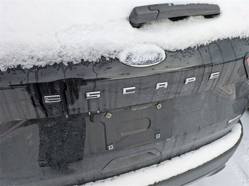 Certified 2022 Ford Escape SE w/ SE Sport Appearance Package image 10