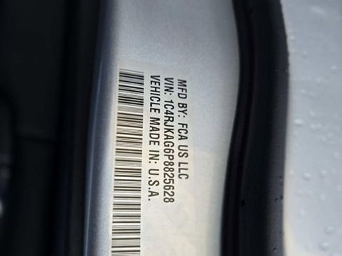 Used 2023 Jeep Grand Cherokee L Laredo image 36