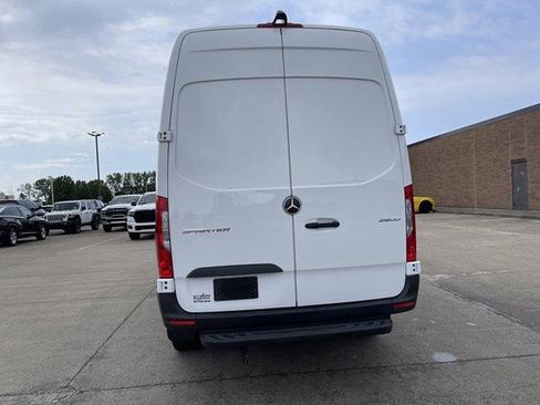 Used 2025 Mercedes-Benz Sprinter 2500 image 3