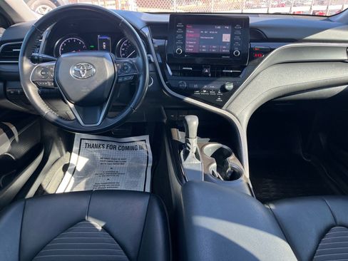 Used 2021 Toyota Camry SE w/ Convenience Package image 6