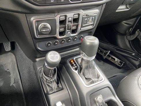 Used 2022 Jeep Gladiator Overland w/ Popular Equipment Package AWD/4WD image 21