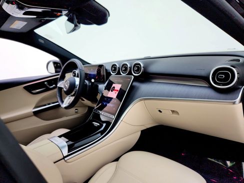 Used 2025 Mercedes-Benz C 300 Sedan image 19