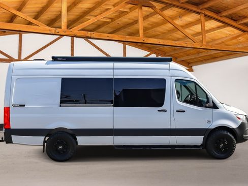 Used 2024 Mercedes-Benz Sprinter 2500 image 4