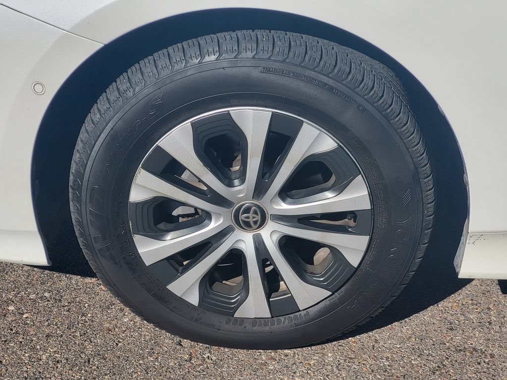 Used 2019 Toyota Prius XLE AWD/4WD image 9