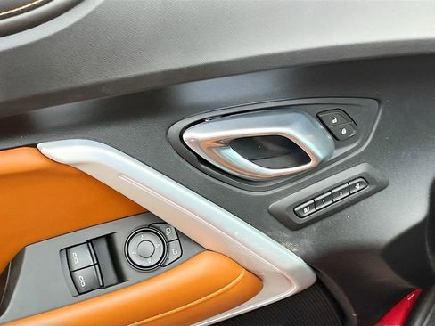 Used 2018 Chevrolet Camaro SS RWD image 18