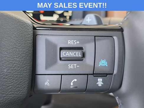 Used 2025 Nissan Rogue Platinum FWD image 38