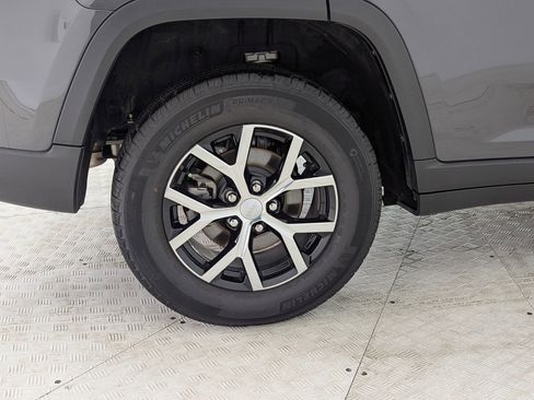 Used 2025 Jeep Grand Cherokee Limited image 12