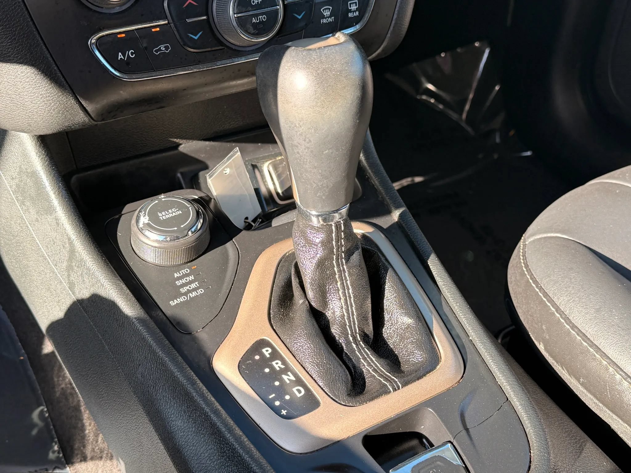 Used 2015 Jeep Cherokee Limited AWD/4WD image 27