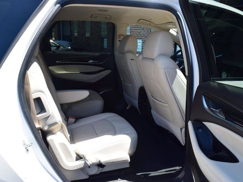 Used 2023 Buick Enclave Essence AWD/4WD image 36