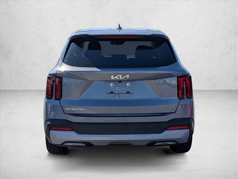 Used 2025 Kia Sorento LX FWD image 6
