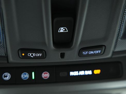 Used 2025 Chevrolet Silverado 1500 LT image 38