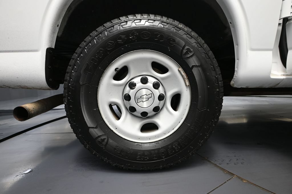Used 2016 Chevrolet Express 2500 RWD image 11