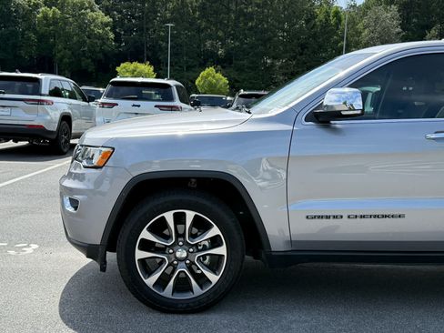Used 2018 Jeep Grand Cherokee Limited AWD/4WD image 11