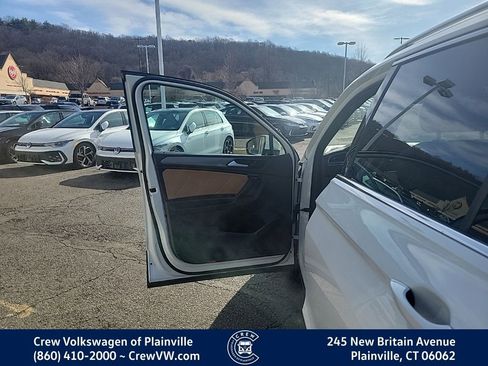 Certified 2022 Volkswagen Tiguan SE w/ Panoramic Sunroof Package image 37