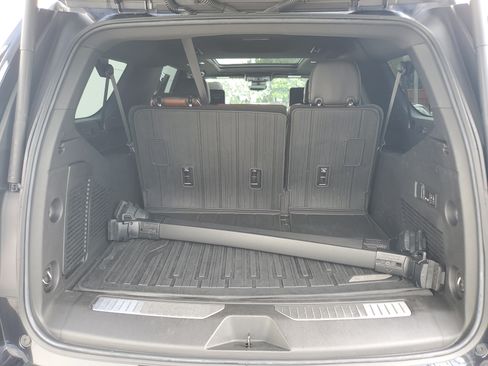 Used 2023 GMC Yukon XL Denali Ultimate w/ LPO, Floor Liner Package AWD/4WD image 10