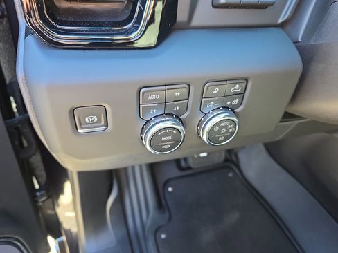 Used 2024 GMC Sierra 1500 AT4X image 22