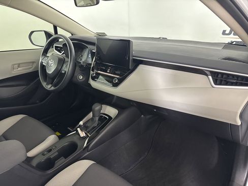 Used 2025 Toyota Corolla LE image 28