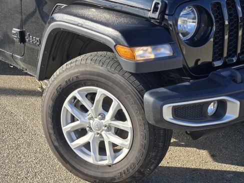 Used 2023 Jeep Gladiator Sport image 9