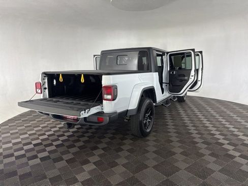 Used 2021 Jeep Gladiator Sport image 12