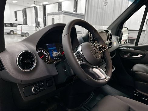 New 2025 Mercedes-Benz Sprinter 2500 image 10