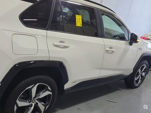 Used 2021 Toyota RAV4 SE w/ Weather & Moonroof Package AWD/4WD image 3
